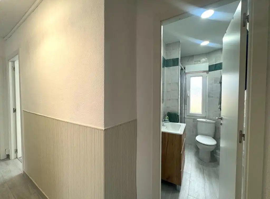 Baño de Piso de alquiler en Los Corrales de Buelna  con Amueblado