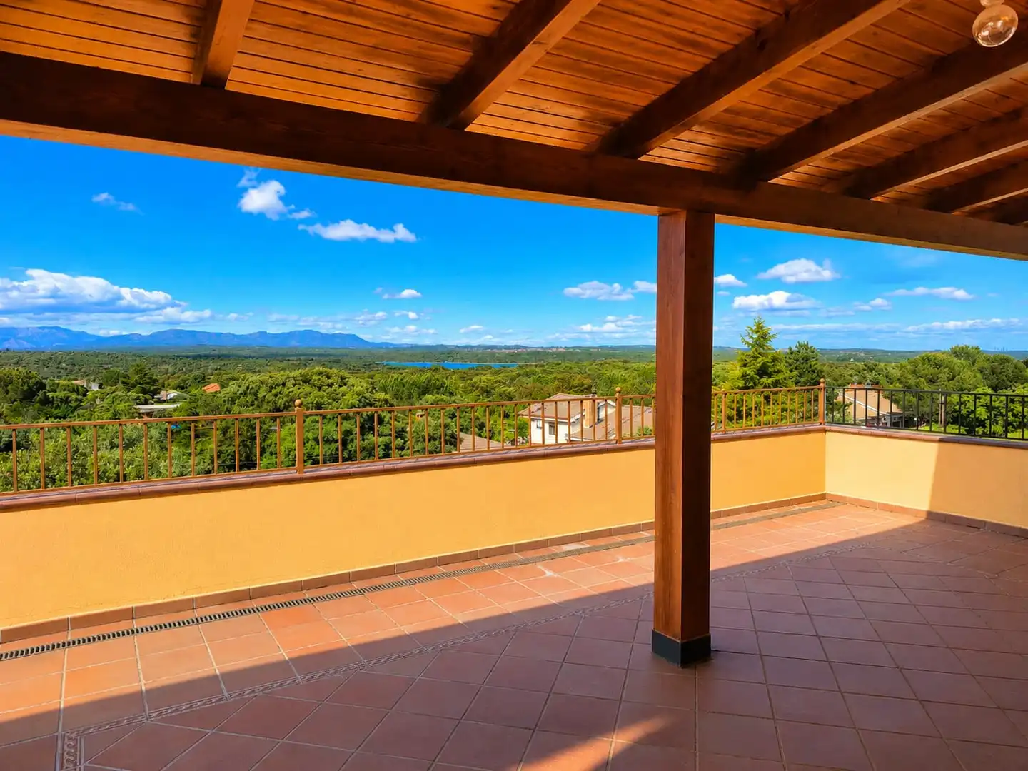 Terrassa de Casa o xalet en venda en Valdemorillo amb Calefacció, Jardí privat i Terrassa