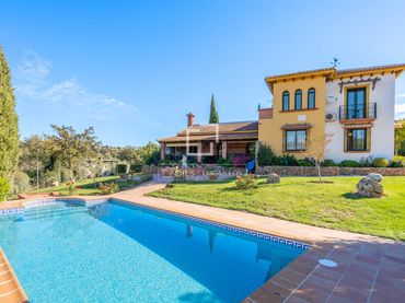 Maison rustique avec balcon à vendre à Archidona