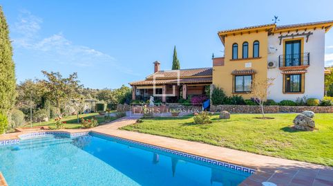 Espectacular cortijo de 4 dormitorios de estilo andaluz en venta a 20 minutos de Villanueva del Rosario