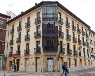 Vista exterior de Apartament en venda en León Capital 