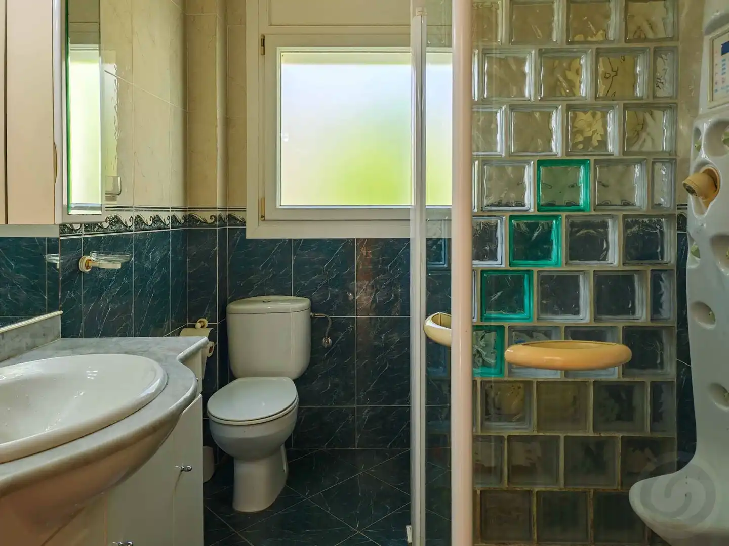 Bathroom of Houses for sale in Montgrí