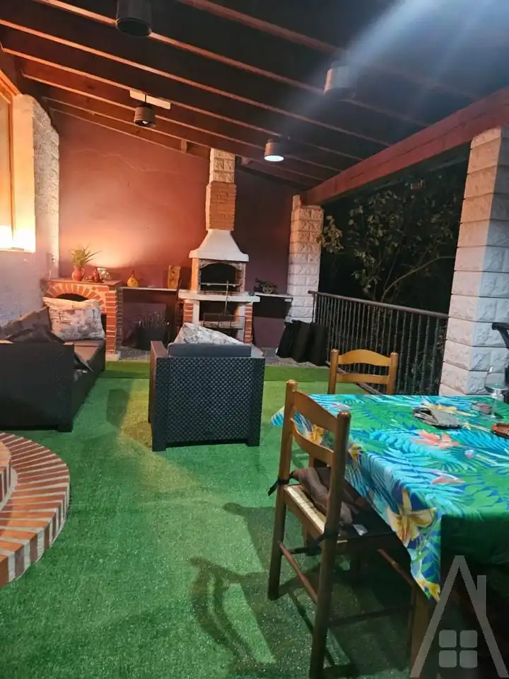 Terrassa de Casa o xalet en venda en Mieza amb Calefacció, Jardí privat i Terrassa