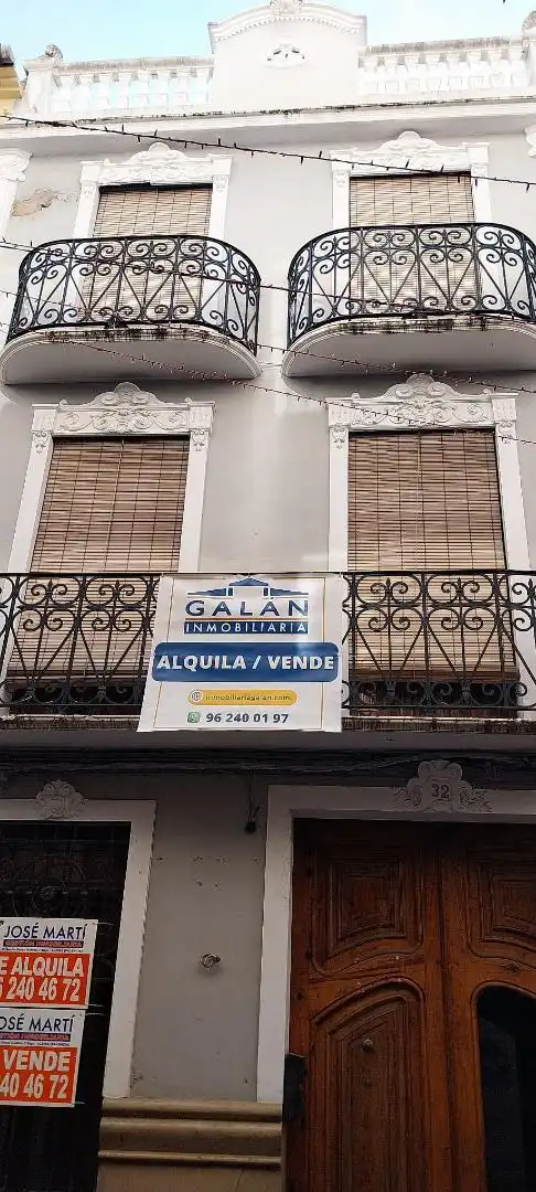 Außenansicht von Einfamilien-Reihenhaus zum Verkauf in Alzira