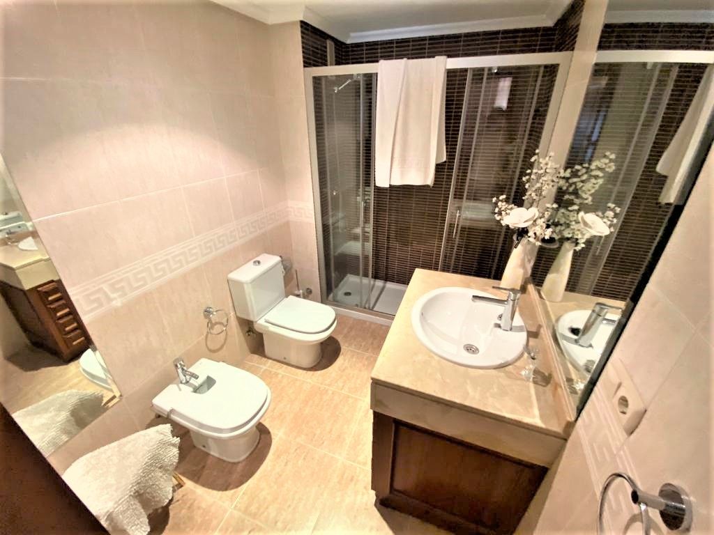 Bathroom of Flat to rent in Cáceres Capital  with Air Conditioner, Heating and Terrace