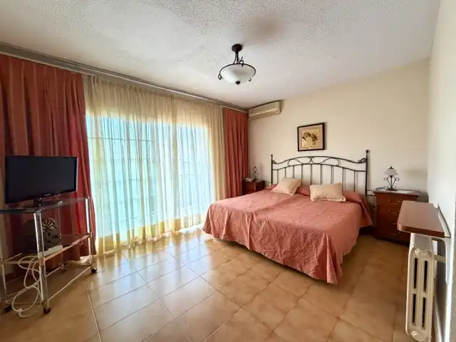 Schlafzimmer von Einfamilien-Reihenhaus zum Verkauf in Vilassar de Dalt mit Klimaanlage, Heizung und Privatgarten