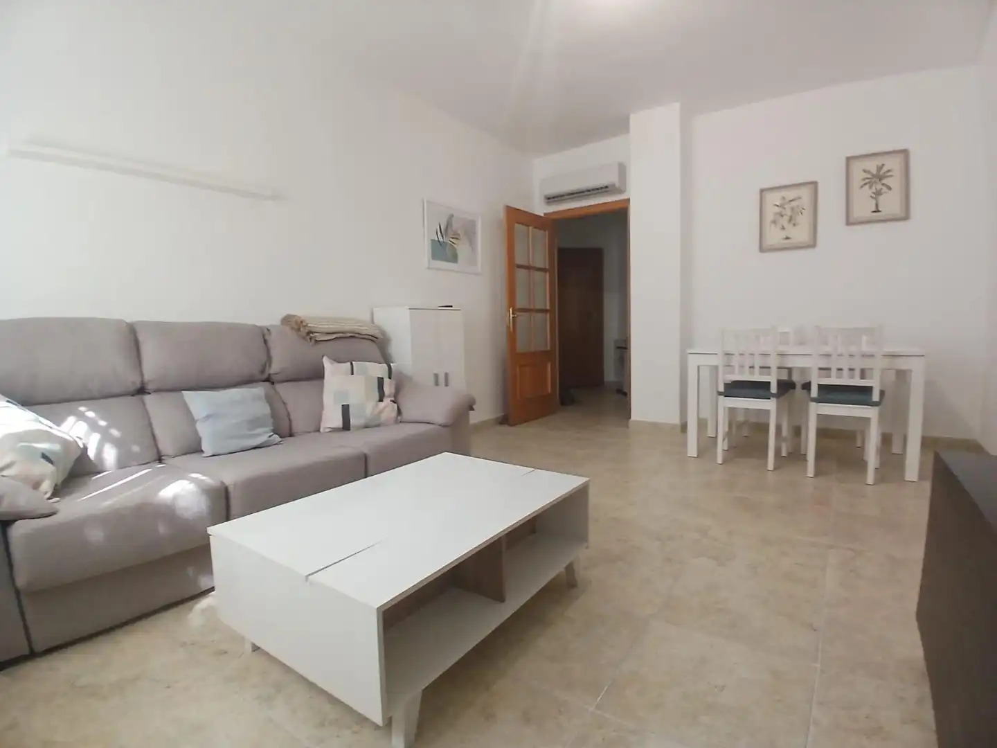 Sala d'estar de Apartament de lloguer en Alcázar de San Juan amb Aire condicionat, Calefacció i Moblat
