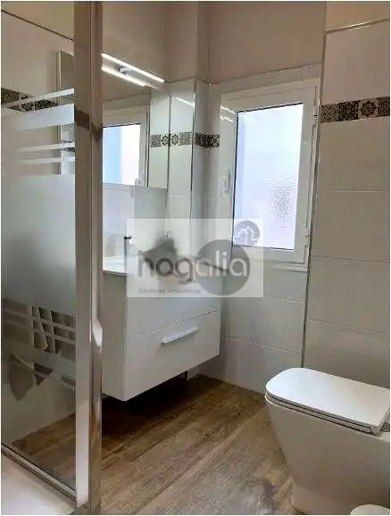 Bathroom of Flat for rent in Sevilla  with Air Conditioner, Heating and Terrace