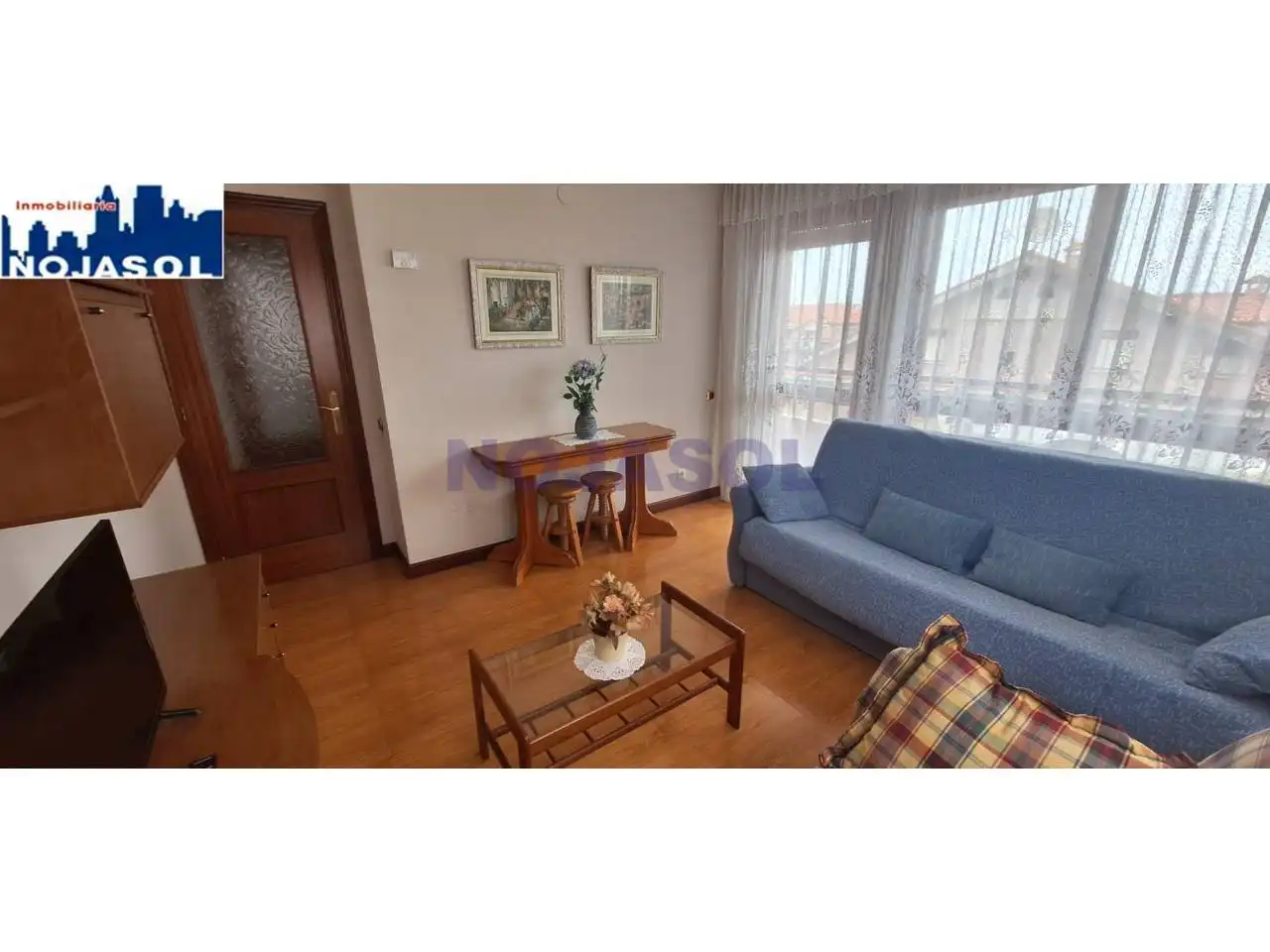 Sala d'estar de Apartament de lloguer en Noja amb Calefacció, Terrassa i Moblat