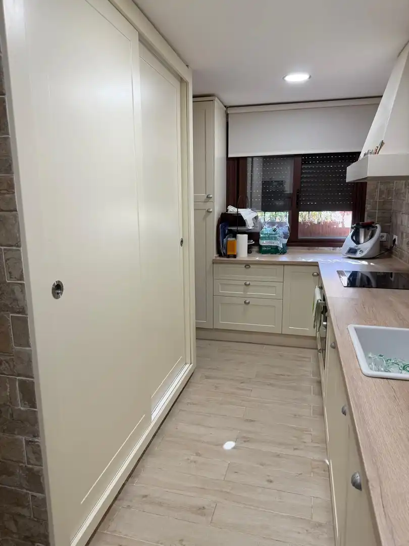 Cocina de Casa adosada en venta en Córdoba con Aire acondicionado, Jardín privado y Terraza