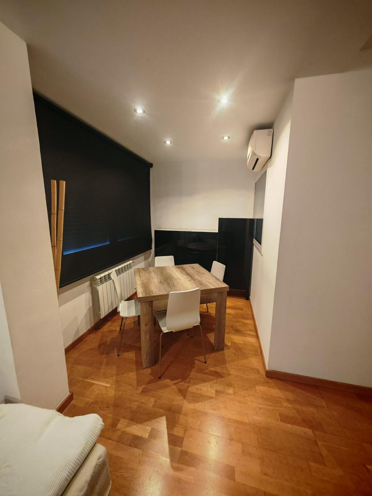 Menjador de Dúplex de lloguer en Sabadell amb Aire condicionat, Calefacció i Parquet