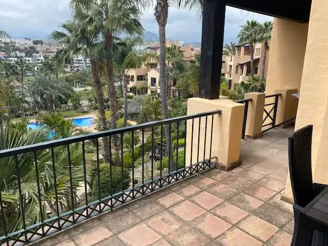 Vista exterior de Apartamento de alquiler en Estepona con Aire acondicionado, Calefacción y Jardín privado