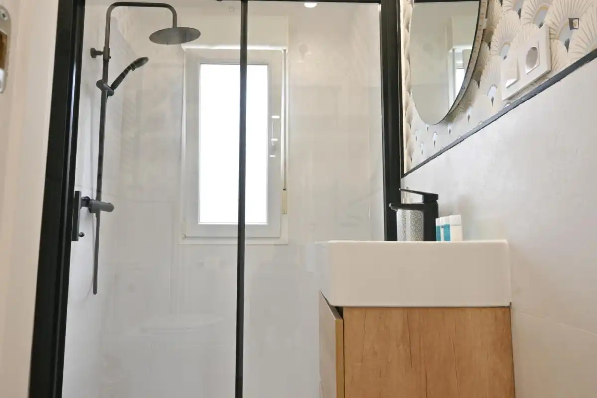 Badezimmer von Wohnungen zur Miete in Madrid mit Klimaanlage, Heizung und Möbliert
