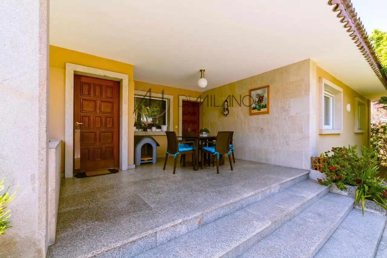 Casa o chalet en venta en Vigo  con Calefacción, Jardín privado y Parquet
