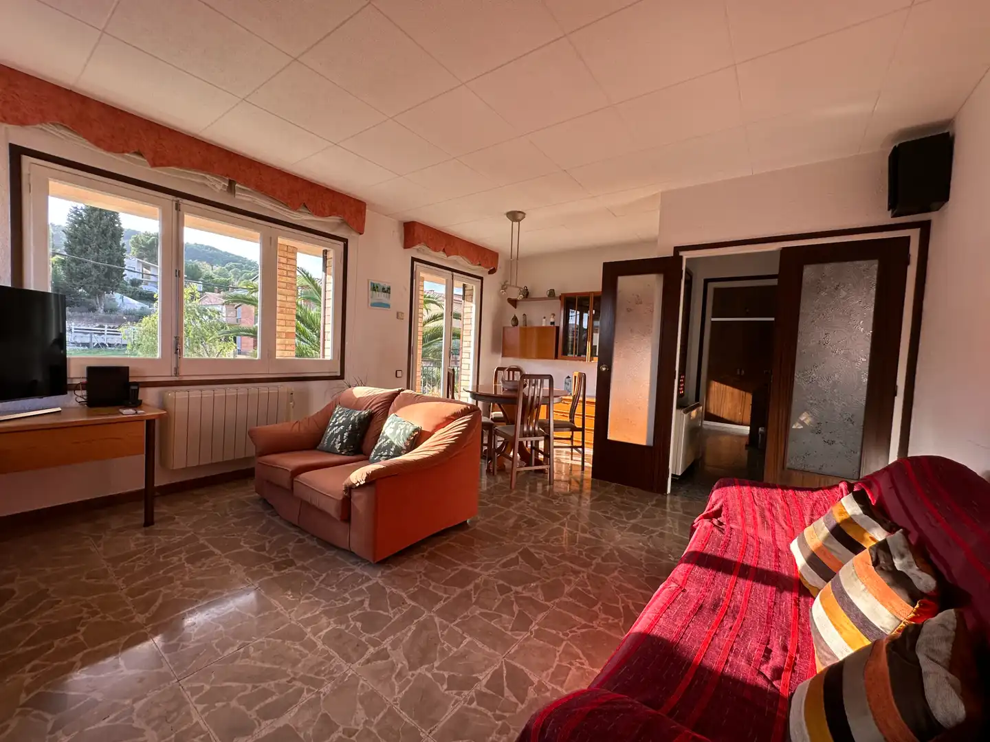 Wohnzimmer von Einfamilien-Reihenhaus zum Verkauf in Pallejà mit Klimaanlage, Heizung und Privatgarten