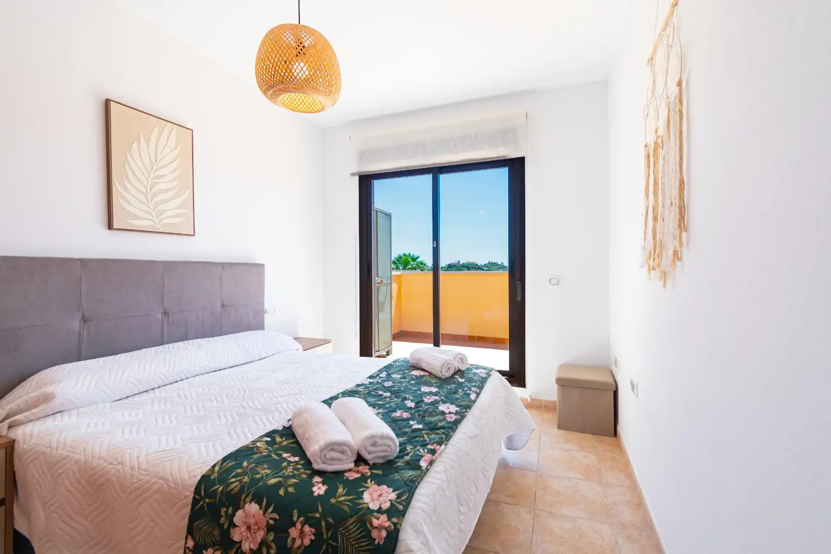 Dormitori de Apartament en venda en Águilas amb Aire condicionat, Terrassa i Moblat