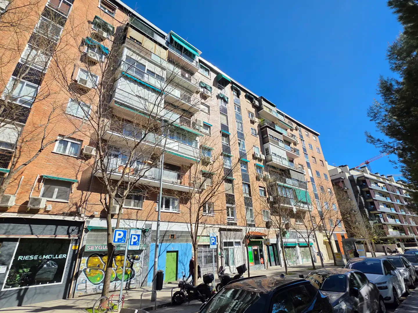Vista exterior de Pis en venda en Madrid amb Calefacció, Terrassa i Forn