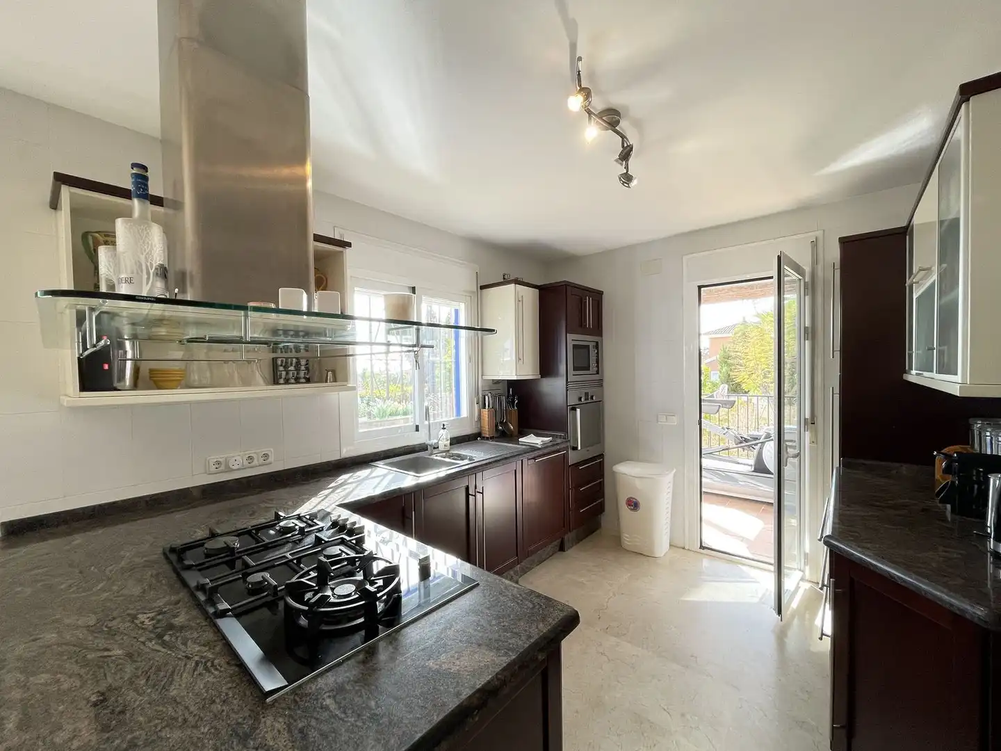 Kitchen of Houses for sale in Estepona  with Air Conditioner, Private garden and Terrace