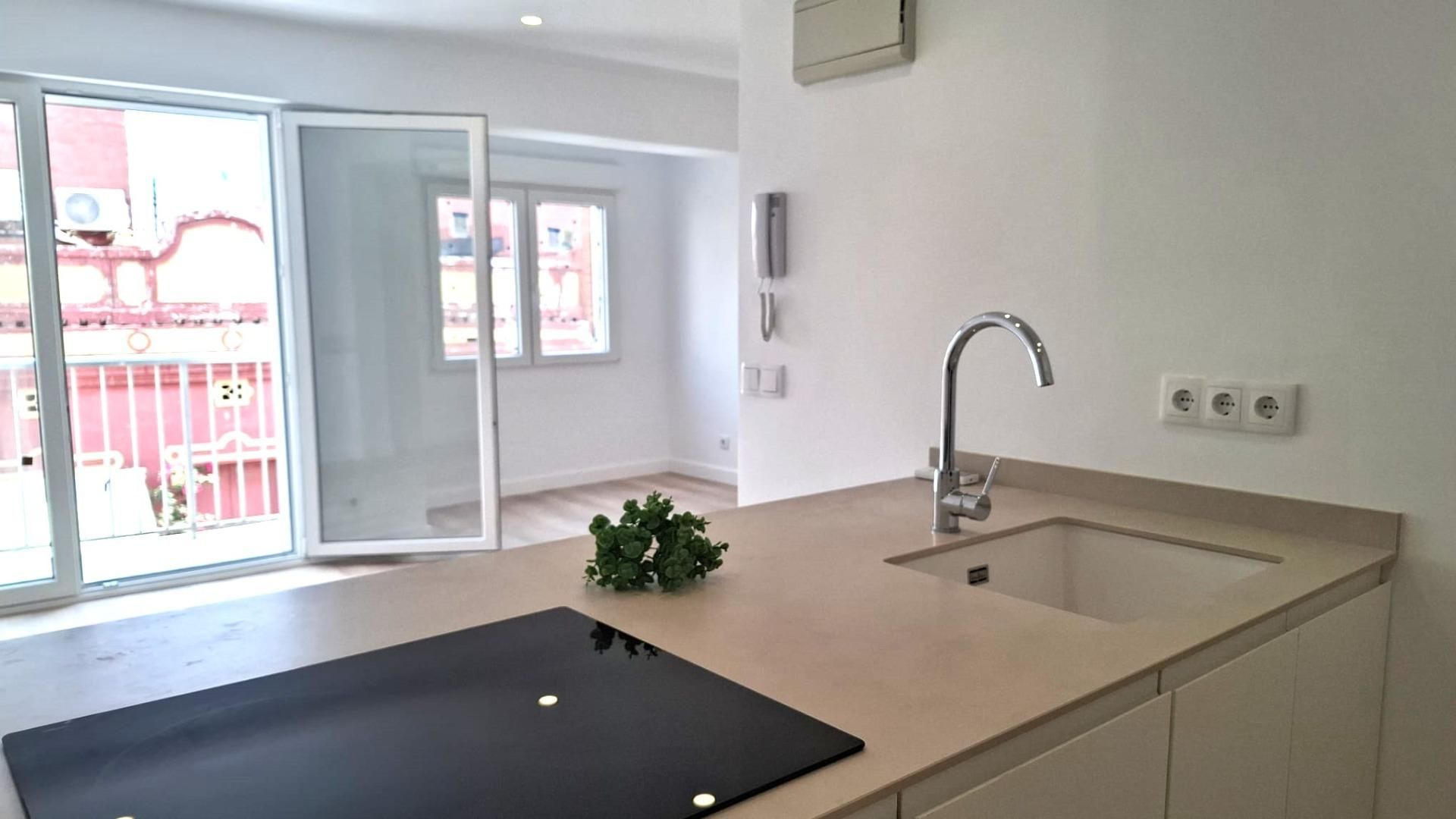 Kitchen of Flat for sale in  Valencia Capital  with Air Conditioner and Balcony