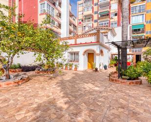 Vista exterior de Casa o xalet en venda en Torremolinos amb Aire condicionat, Jardí privat i Terrassa