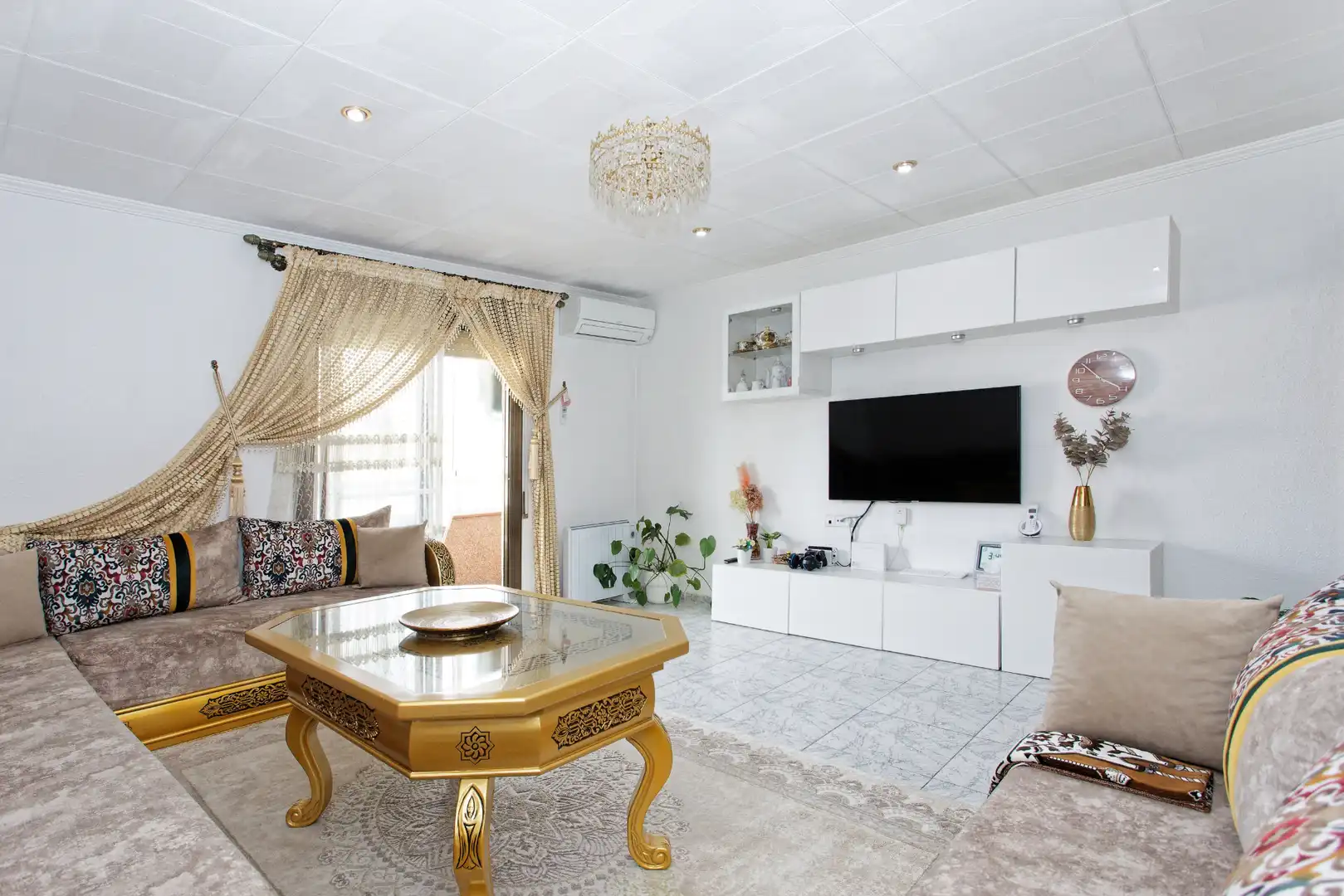Living room of Flat for sale in Terrassa  with Air Conditioner and Balcony