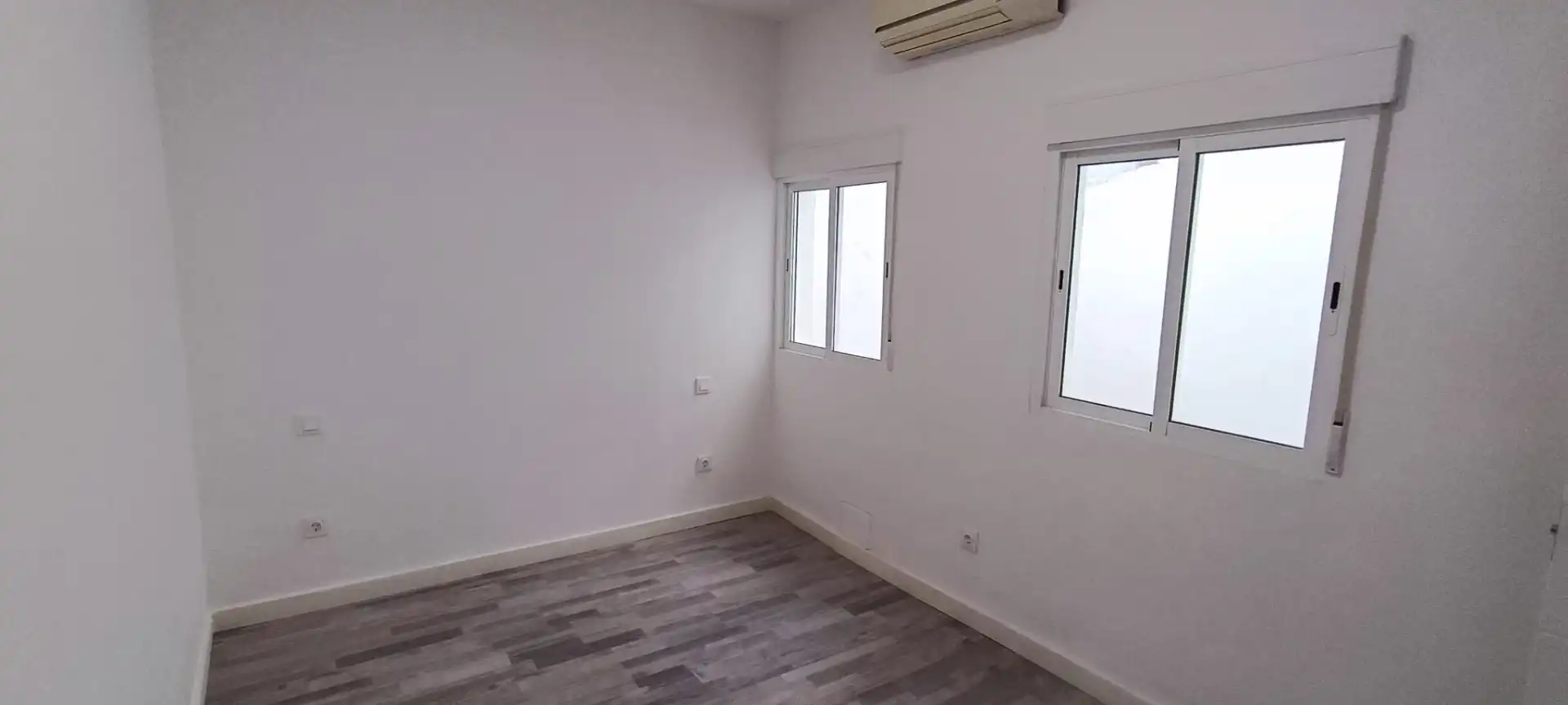 Schlafzimmer von Geschaftsraum zum Verkauf in Madrid mit Klimaanlage und Heizung