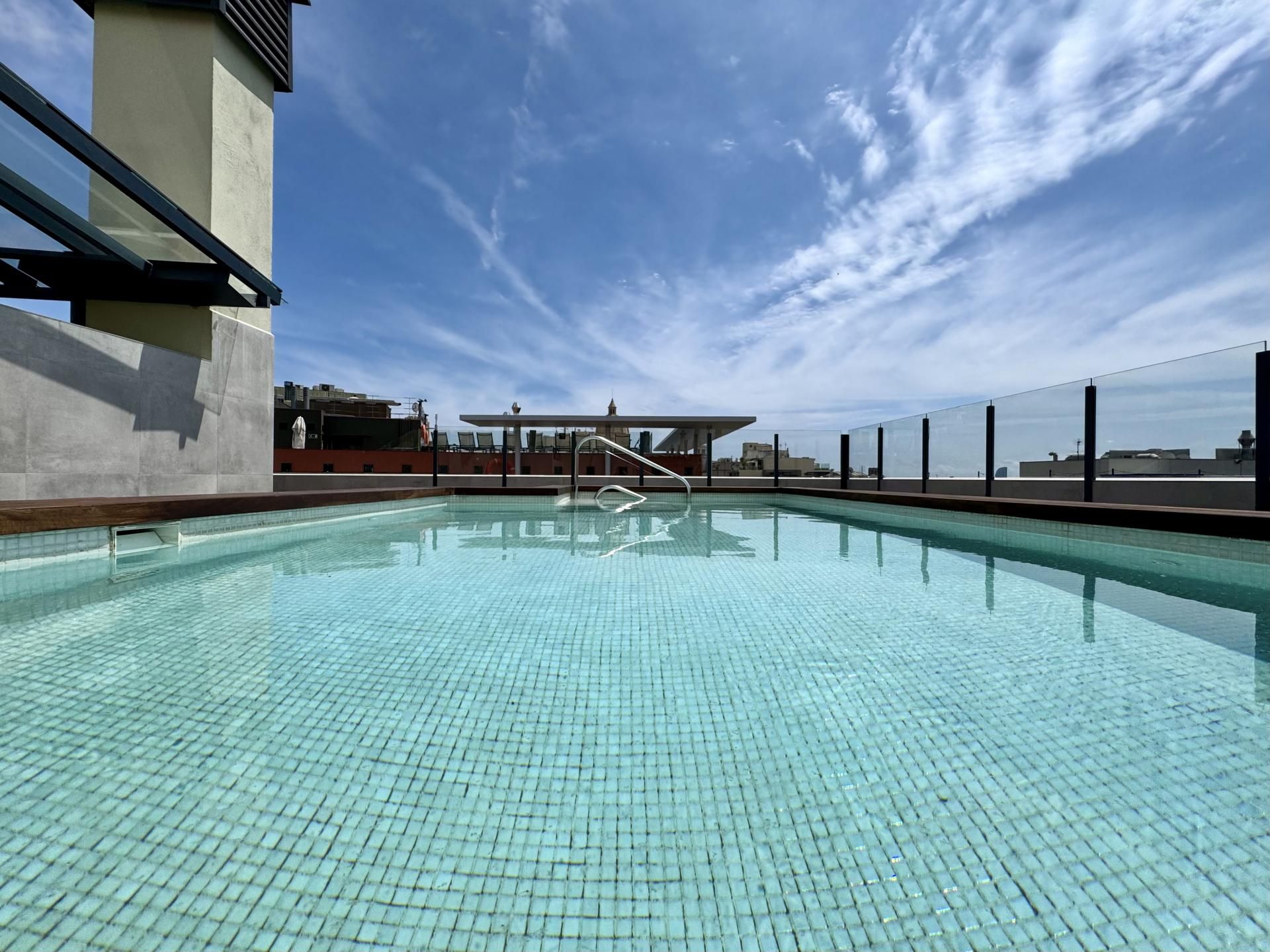 Piscina de Pis en venda en  Barcelona Capital amb Calefacció, Piscina i Microones