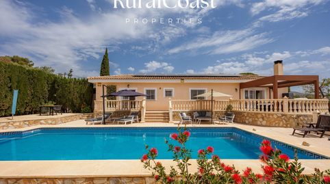 Chalet independiente, parcela 900m2, 187m2, 3 habitaciones, 2 baños, piscina, vistas al mar y a las montañas