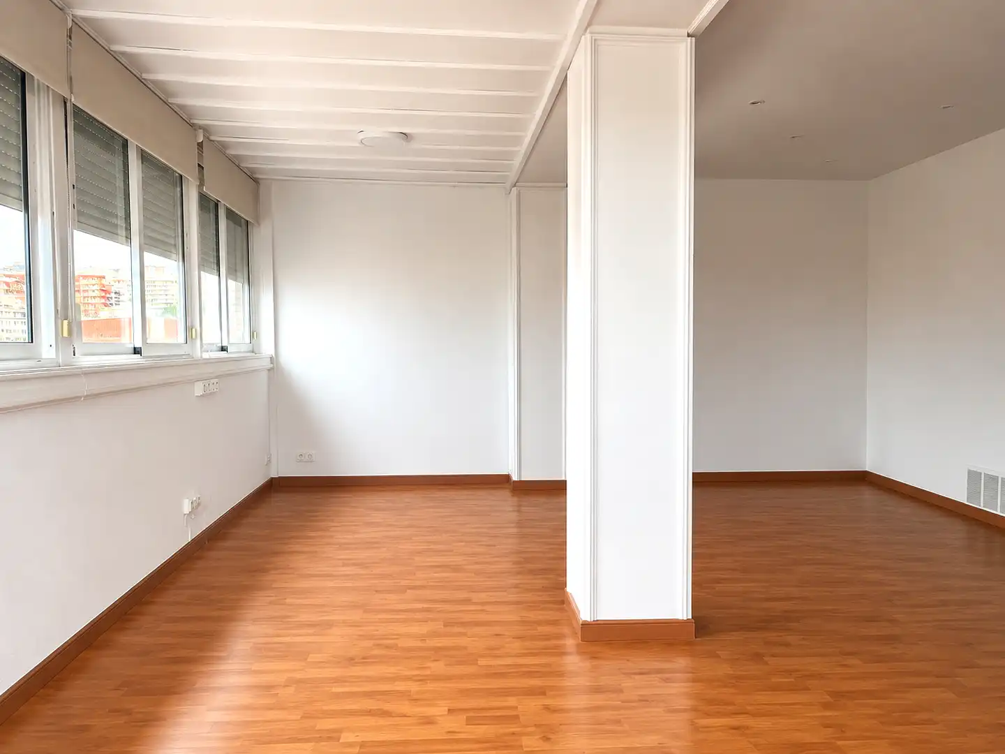 Wohnzimmer von Dachboden zur Miete in Barcelona mit Klimaanlage, Heizung und Parkett