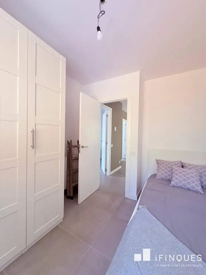 Casa adosada en venda en Castellar del Vallès amb Jardí privat, Terrassa i Balcó