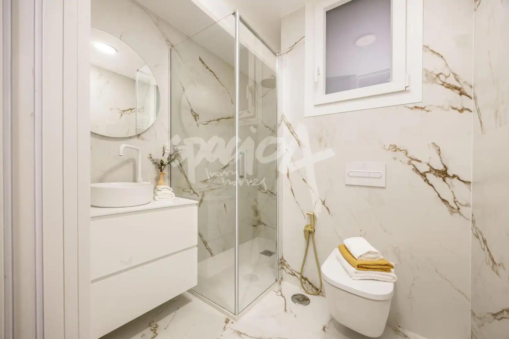Bathroom of Flat for sale in Madrid  with Air Conditioner, Heating and Terrace