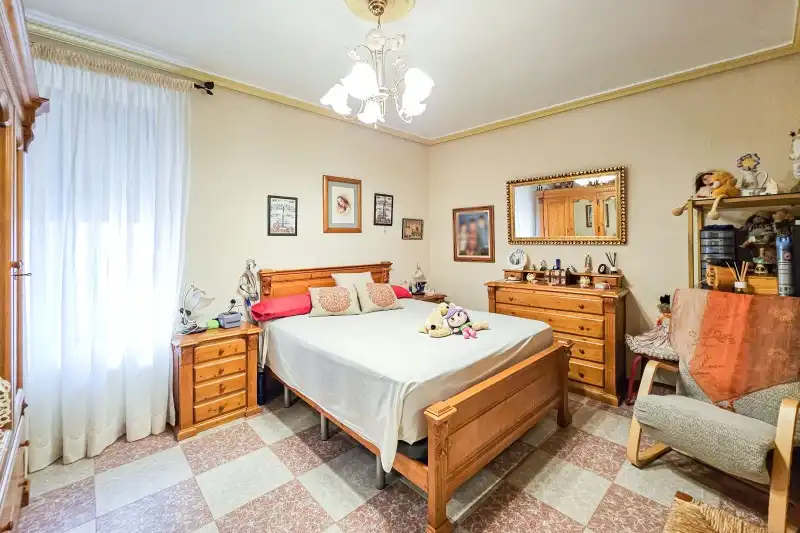 Bedroom of Houses for sale in Úbeda  with Air Conditioner, Terrace and Storage room
