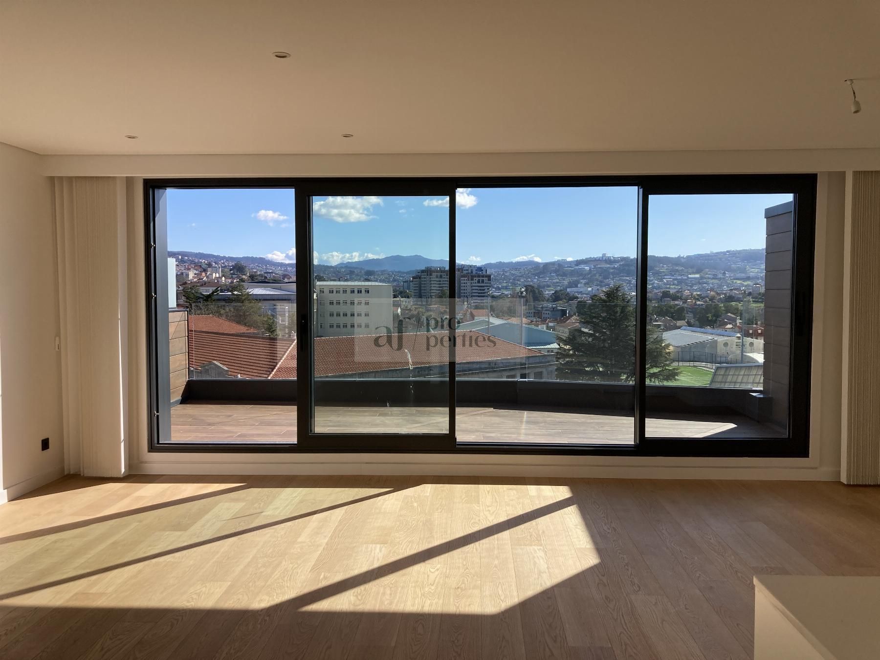 Vista exterior de Àtic en venda en Vigo  amb Aire condicionat, Calefacció i Terrassa