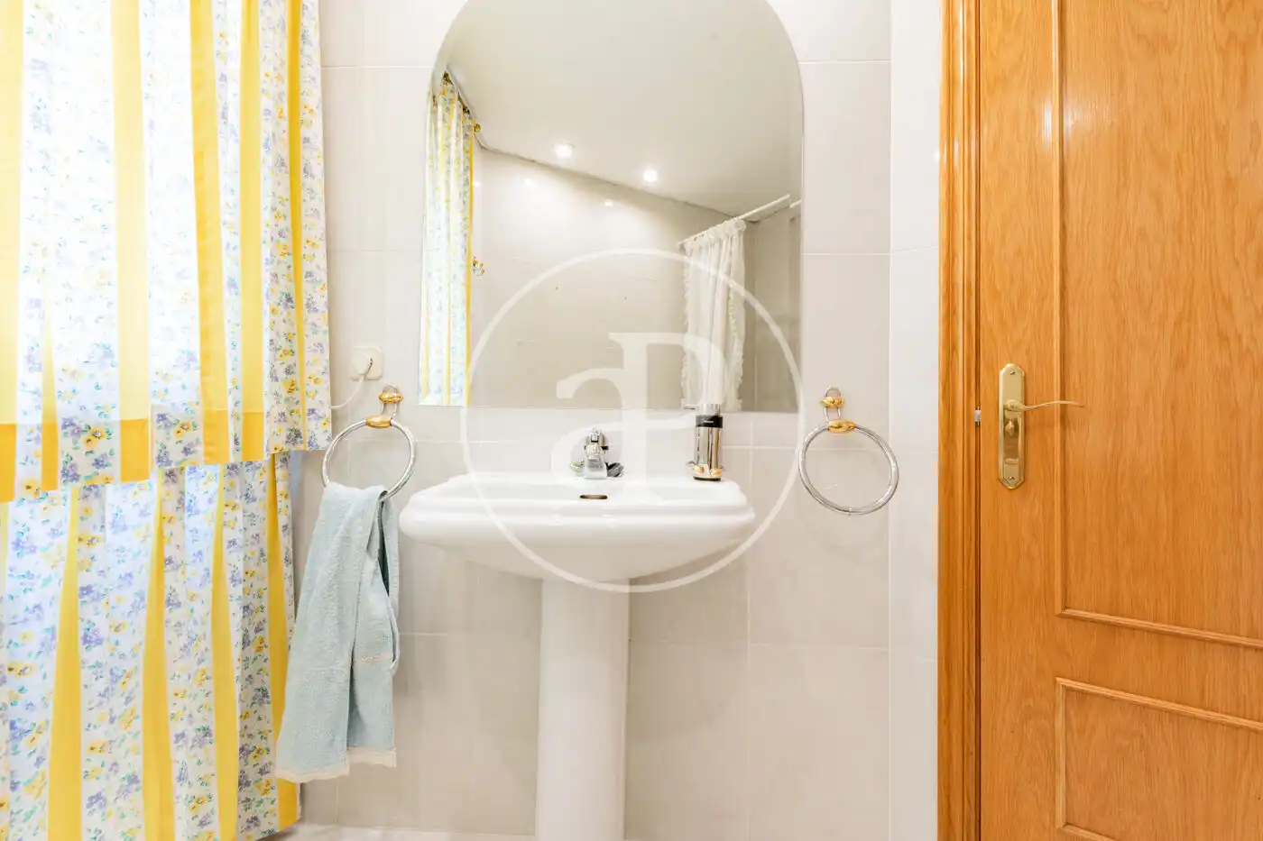 Bathroom of Flat for sale in Madrid  with Air Conditioner and Heating
