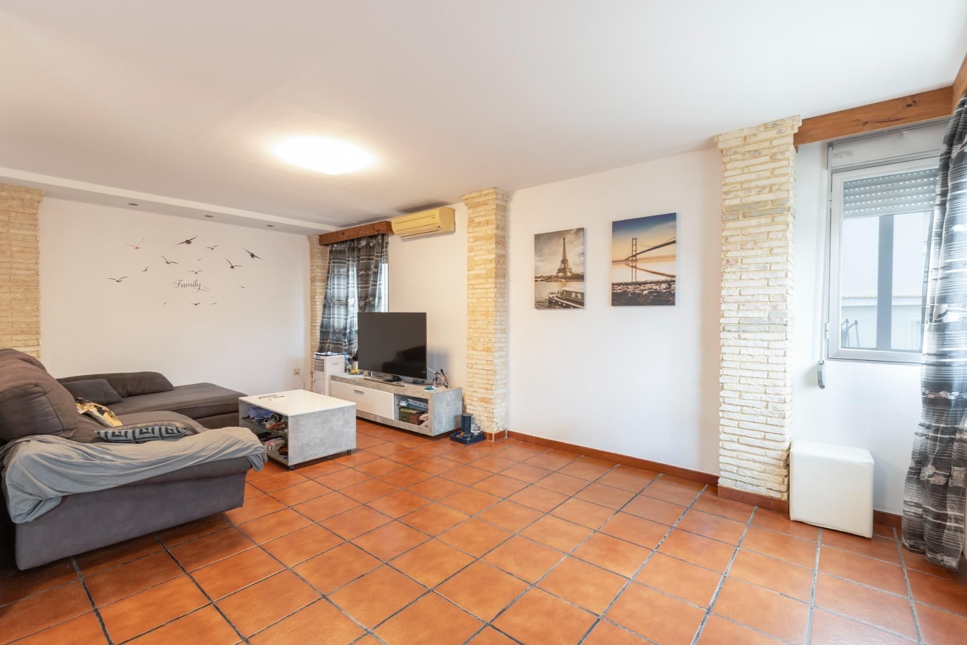 Sala de estar de Casa adosada en venta en Ogíjares con Aire acondicionado, Terraza y Balcón