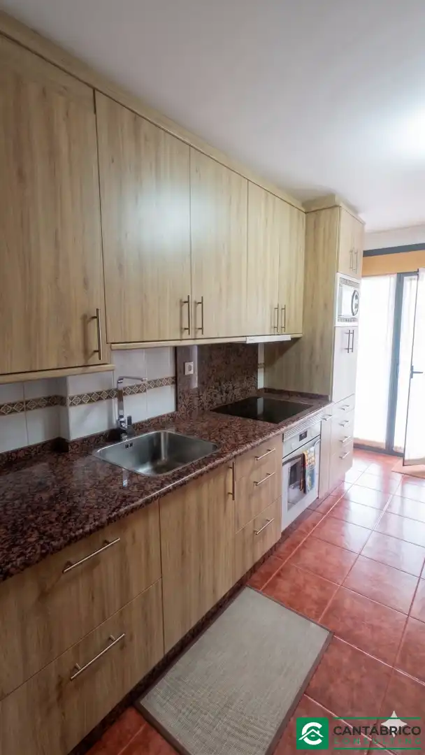 Küche von Wohnung zum Verkauf in Navia mit Heizung, Parkett und Terrasse