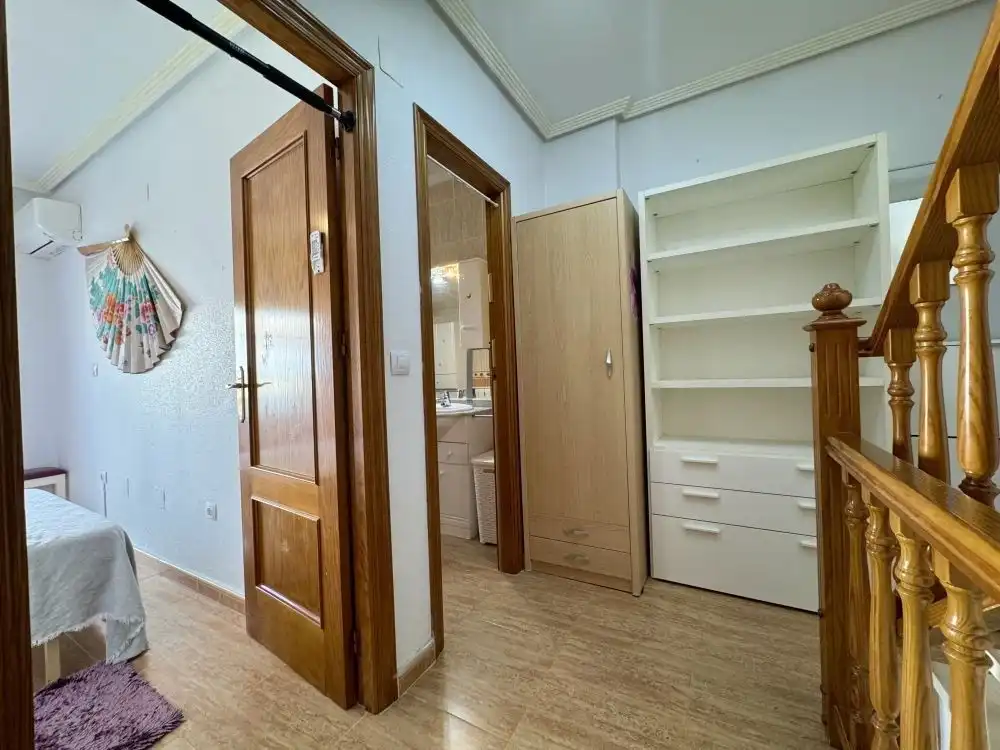 Dormitori de Apartament en venda en Orihuela amb Jardí privat, Terrassa i Balcó