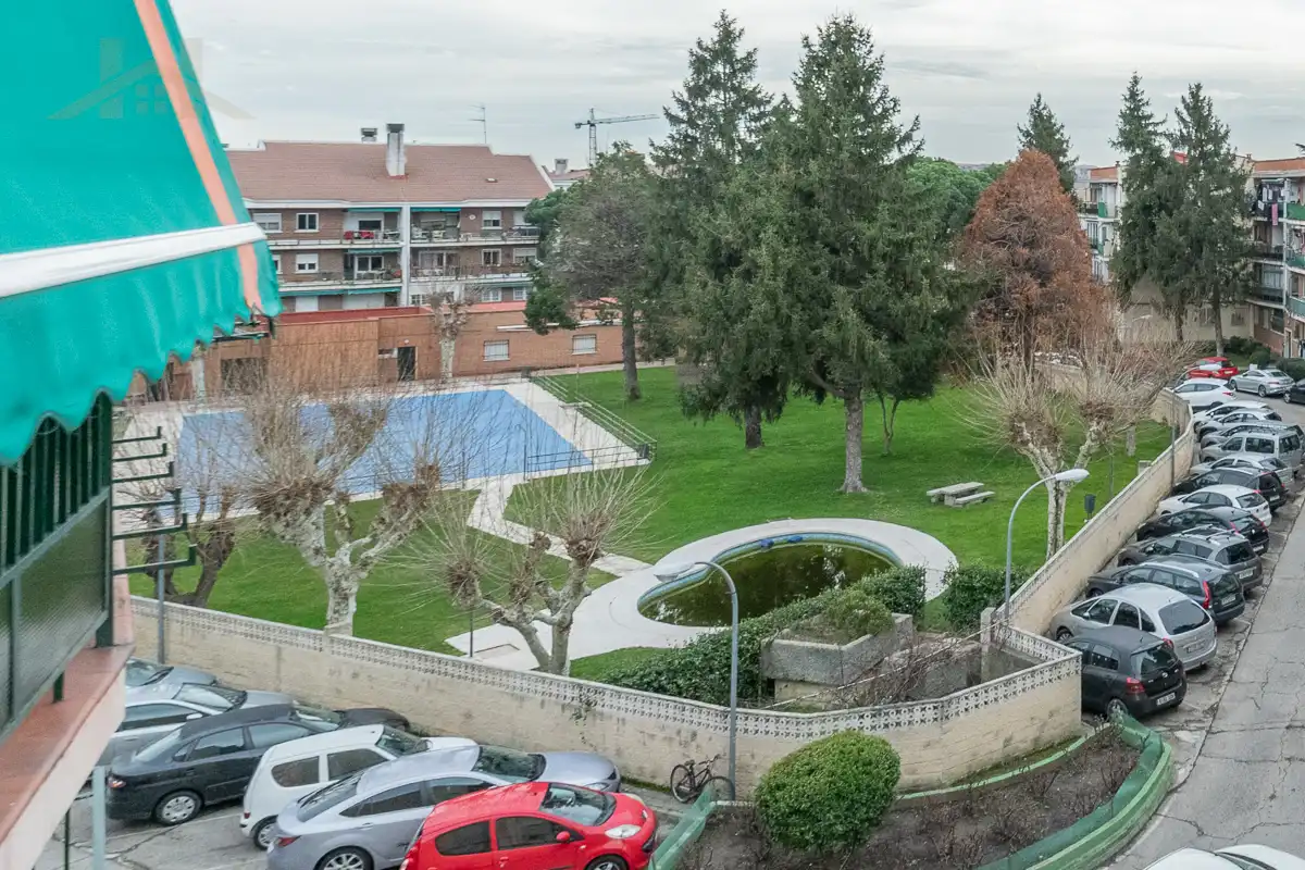 Aparcament de Pis en venda en Collado Villalba amb Aire condicionat, Calefacció i Piscina comunitària