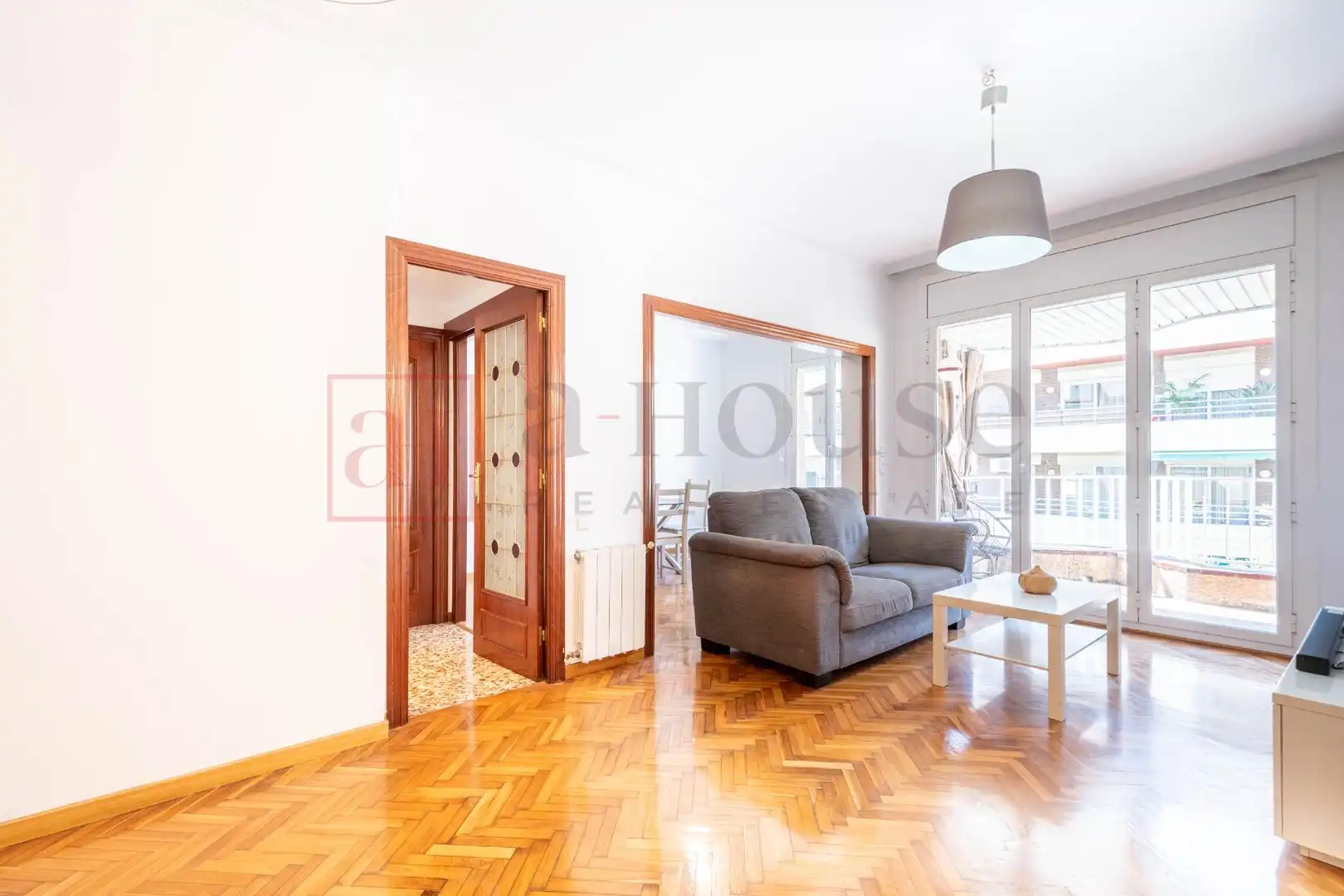 Sala d'estar de Pis en venda en  Barcelona Capital amb Aire condicionat, Parquet i Balcó