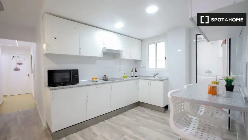 Cocina de Piso de alquiler en Valencia con Aire acondicionado, Calefacción y Amueblado