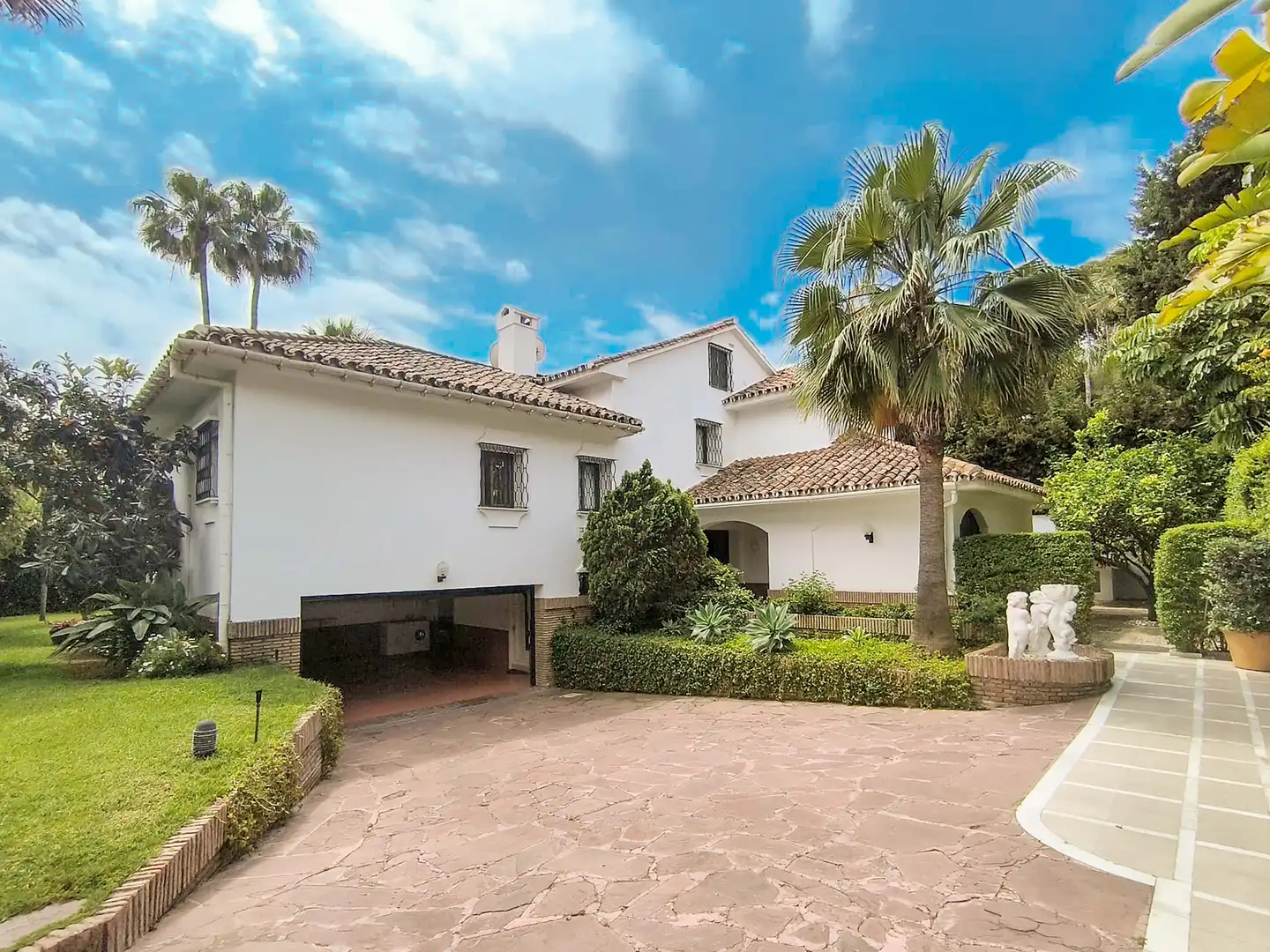 Casa con piscina en venta en Río Real - Los Monteros, imagen 2