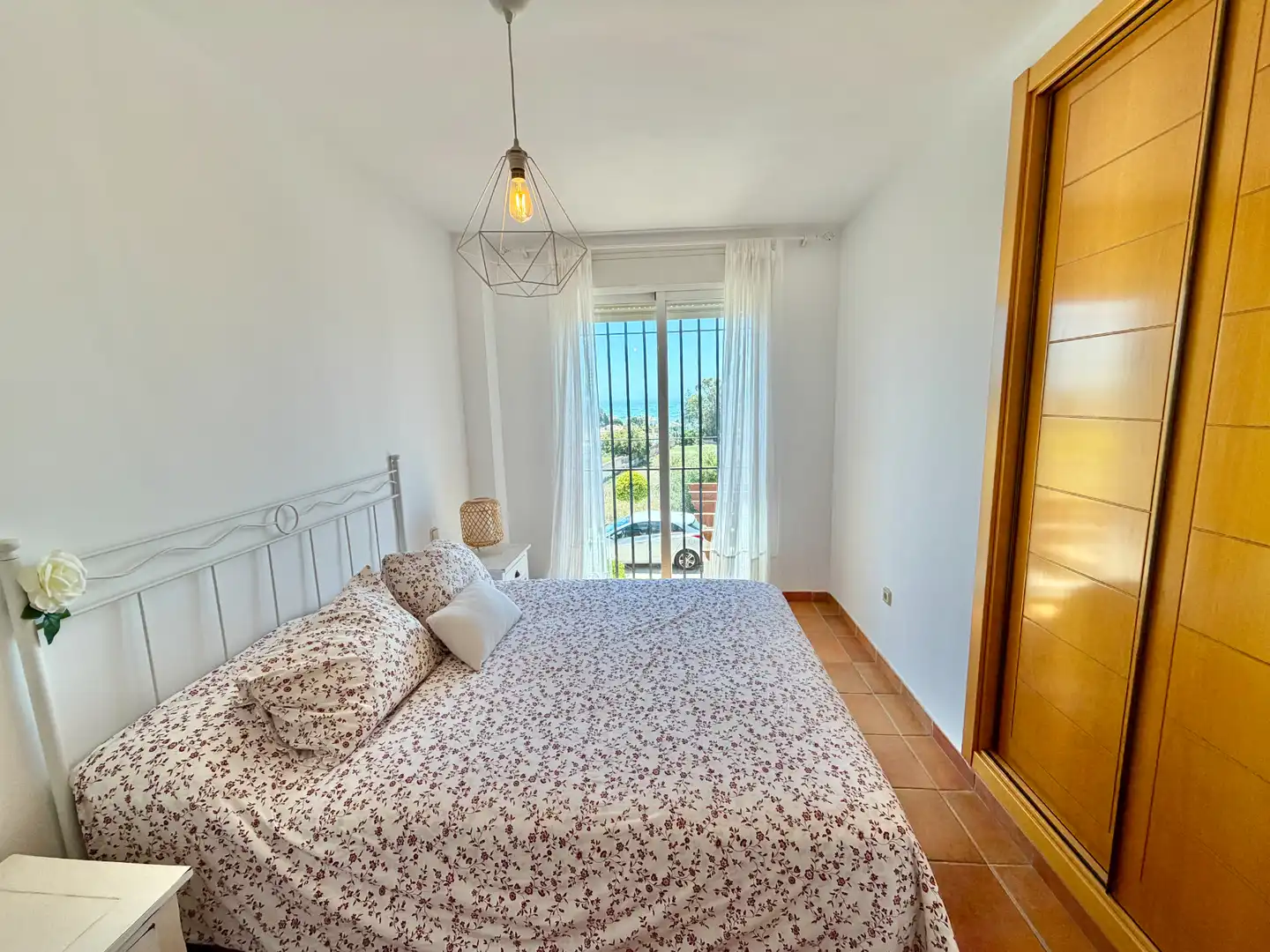Schlafzimmer von Einfamilien-Reihenhaus zum Verkauf in Rincón de la Victoria mit Ofen, Balkon und Gemeinschaftspool