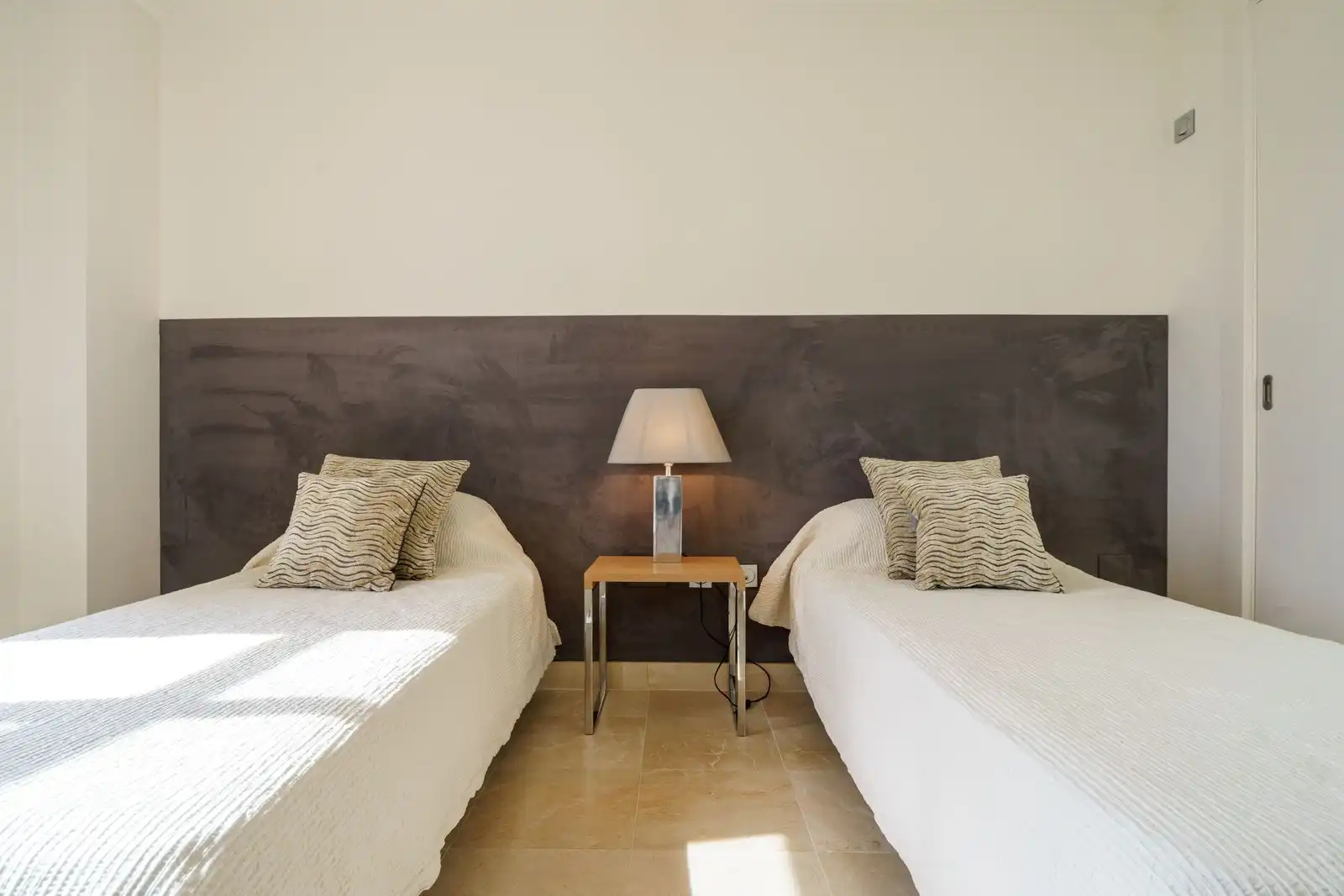 Schlafzimmer von Wohnung zum Verkauf in Benahavís mit Terrasse, Abstellraum und Möbliert