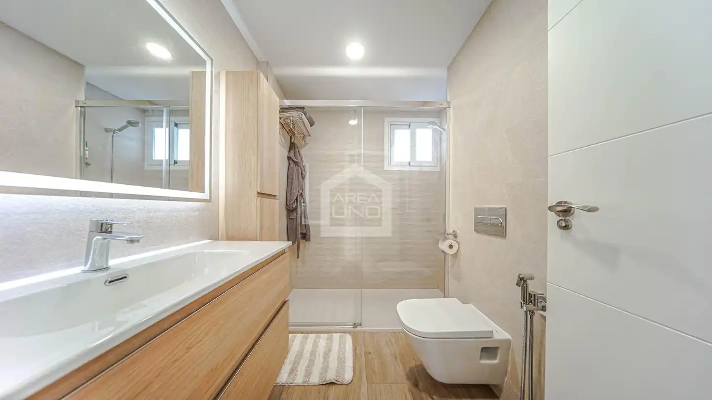 Baño de Piso en venta en Alcorcón con Aire acondicionado, Calefacción y Terraza