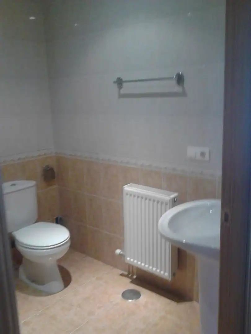 Bathroom of Flat for rent in Cáceres  with Heating, Terrace and Storage room
