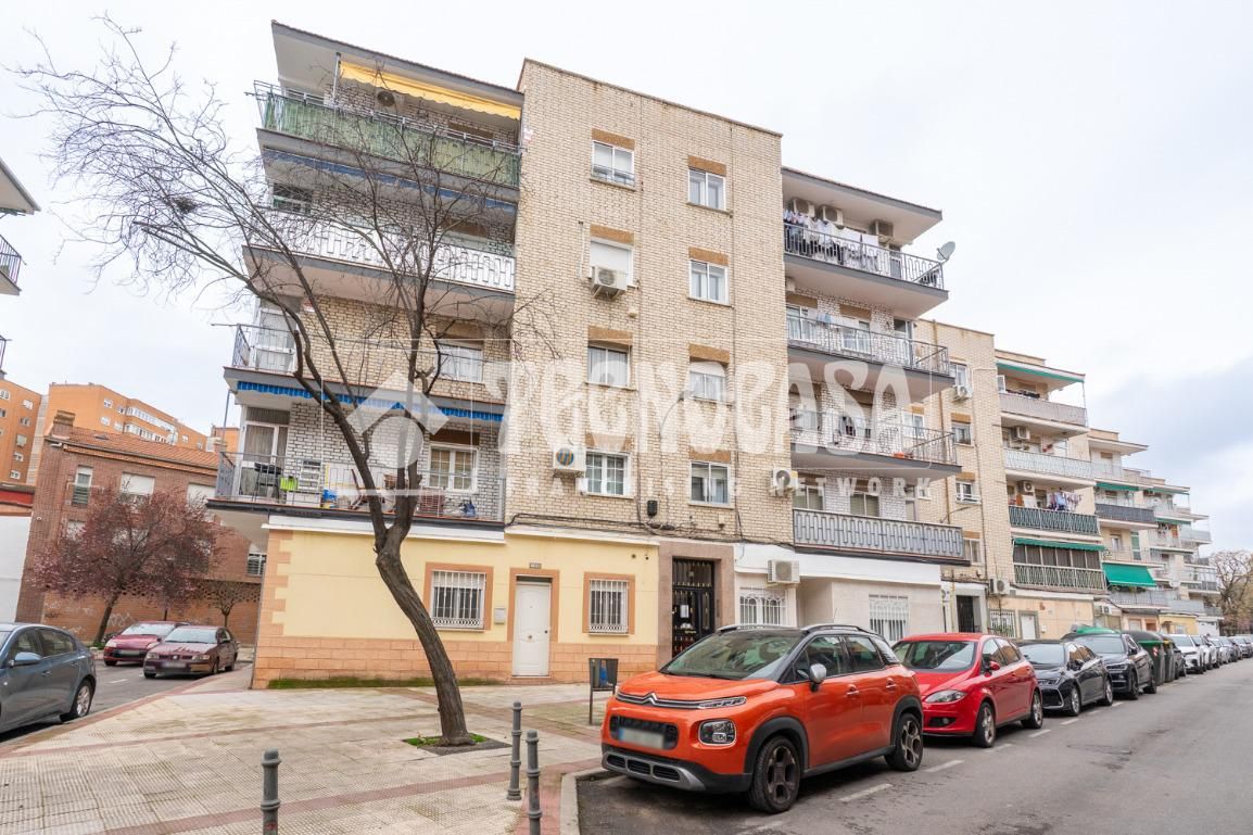 Exterior view of Flat for sale in Coslada  with Heating, Terrace and Furnished