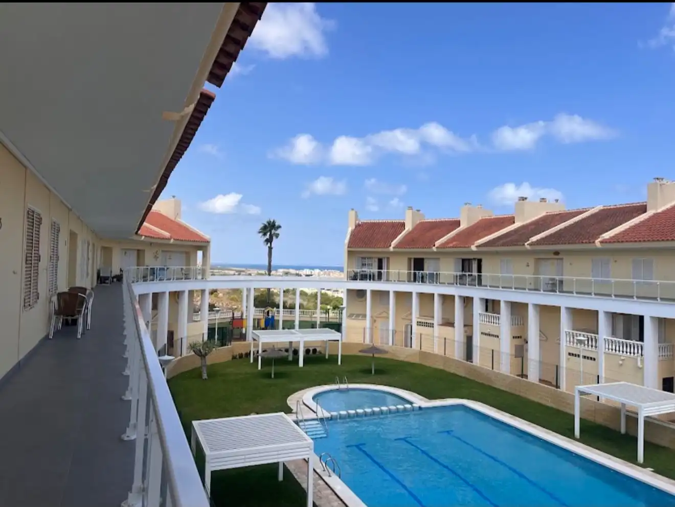 Swimming pool of Flat for sale in Torrevieja  with Air Conditioner, Balcony and Community pool