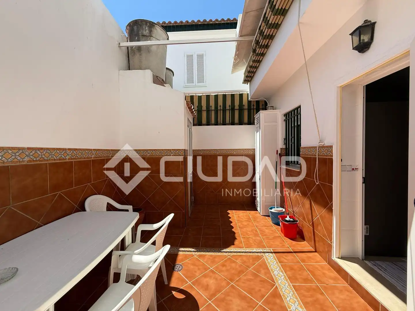 Vista exterior de Casa o xalet en venda en Chipiona amb Aire condicionat i Terrassa