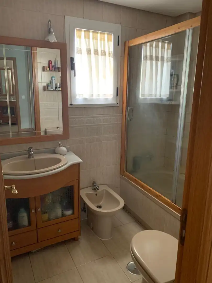 Badezimmer von Maisonette zur Miete in Salamanca mit Heizung, Privatgarten und Parkett