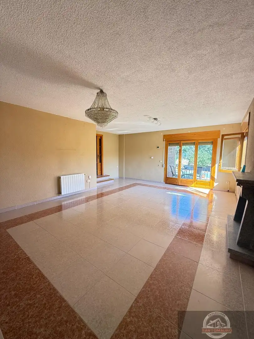 Sala d'estar de Casa o xalet en venda en Galapagar amb Calefacció, Terrassa i Traster